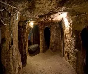  សុបិន្តឃើញ Cellar Cellars និង dungeons ក្នុងសុបិន្ត
